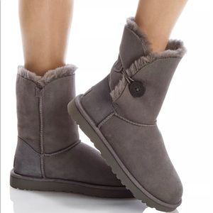 UGG BAILEY BUTTON SHEEPSKIN BOOTS GRAY SIZE 6